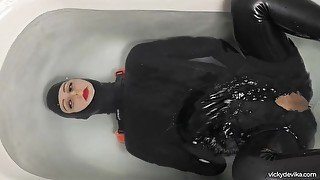 Underwater Masturbation in Rubber Catsuit