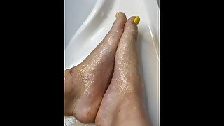 Sexy Elegant Soles Get The Ultimate Scrubdown