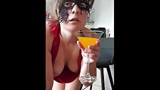 Joi Faucettes en robe rouge ! Je préfère ta bite que le cocktail ! En DIRTY TALK comme une SALOPE !