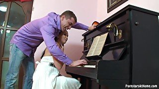 Piano lesson pounding