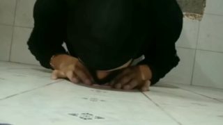 Indian shemale blowjob (dildo)