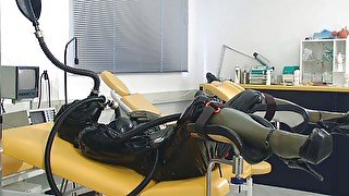 Bizarre rubber masturbation with piss-rebreather