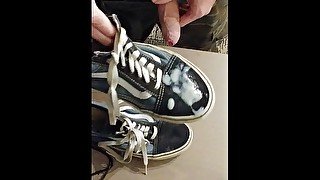 I saved a week of cum just to blast my girlfriends blue Old Skools