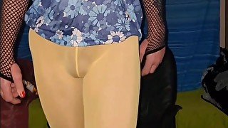 Another clip i did in my yellow tights