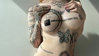 Tattooed Teen Tenderly Masturbate In The Sunlight