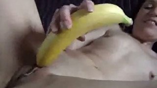 I love to shove different vegetable and fruits into my pussy