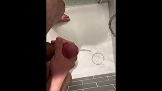 Cumshot in der Hoteldusche