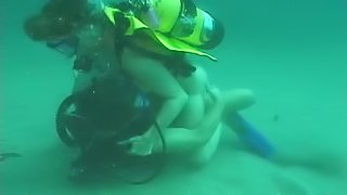 Kinky Jessica gives hot blowjob under the water while diving