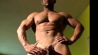 Str8 bodybuilder flexing nude