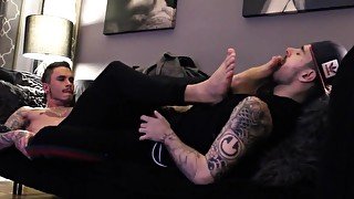 Lusty Tatted Man With Admirable Feet Receives Worshiped And