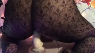 Bouncing big chocolate ass on white dildo