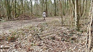 Suivie et baisée par un inconnu dans les bois