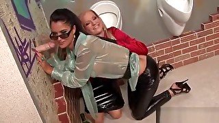 Kinky Doxy Rides A Bottle With Her Bald Cunt At Gloryhole