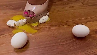 Foot Fetish: Crushing Eggs