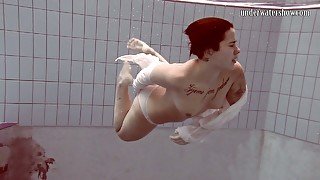 Tempting babe with a nice ass Sara Bombina is stripping under the water