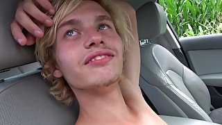 Amateur outdoors gay sex with a skinny dude who loves sucking