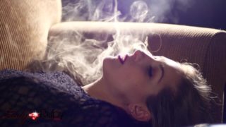 Smoking fetish in 4k !