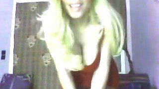 Voluptuous webcam shemale with killer curves poses for me