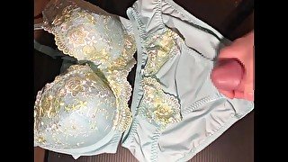 パンティ・ブラぶっかけ3発