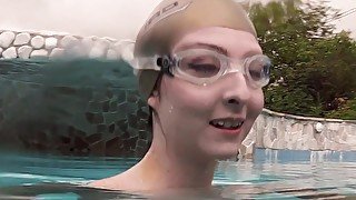 Young babe Emie Amfibia gets orgasms in the swimming pool