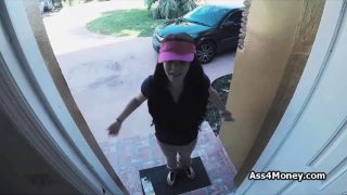 Pizza delivery girl fucks for cash on video