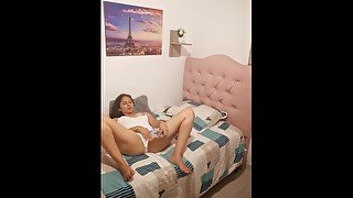 I discover my girlfriend masturbating in our room