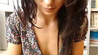 Pretty webcam brunette flashed me her nice inviting pussy a bit