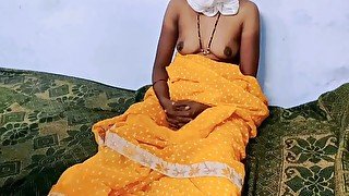 Desi bhabhi in yellow colour saree Fuking