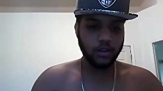 Thick Puerto Rican papi jerks his dick