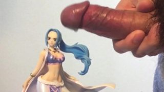 ワンピースのビビの美少女フィギュアにシコって濃厚精液ぶっかけておっぱいもどろどろにしてみた