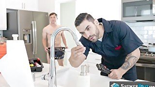 Plumber Arad Winwin fucking Aiden in the ass