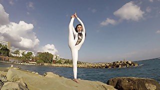 Elegnant Contortionist In White Spandex - Watch4Fetish