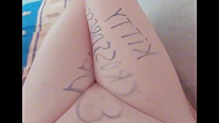 HANDS-FREE CUMSHOT YOUR NAME ON MY LEGS AND I AM MASTURBATING WITHOUT USING HANDS SWALLOWING CUTE CO