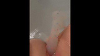 18 yo barely legal slut cums hard in the bath