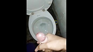 Pajeandome en el baño leche irviendo