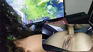 SOY FOLLADA POR EL CULO MIENTRAS JUEGO VIDEOJUEGOS (DOTA 2), SEXO ANAL