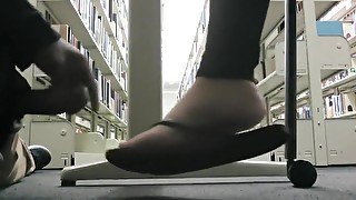 Guy cums on foot in public (SOURCE ??)