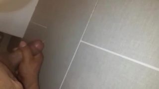 Masturbandome en el baño