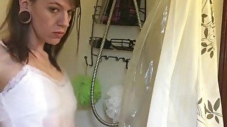 Minxy Toying in the Shower Until She Squirts