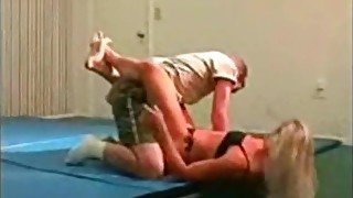 mixed wrestling fbb Christine Fetzer bodybuilder scissors