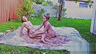 Ashlynn and Kimber, Cake-Wrestling