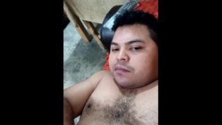 Masturbándome con el vídeo de un amigo