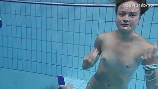 Tight body in a hot bikini for underwater porn