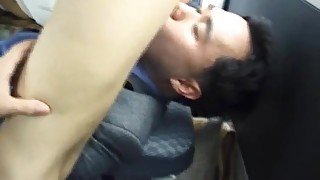 Jyuri Hashimoto provides blowjob in the back seat