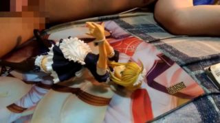 オタクがFateFGOメイドセイバーフィギュアにザーメンぶっかけオナニー【二次元アニメ美少女金髪コスプレ】