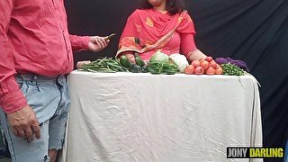 Vegetable seller was fucked in the market in front of everyone