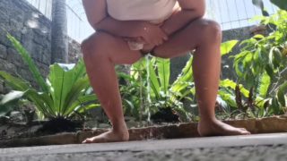 Amateur Asian MelanieQuezon pisses and squirts outdoors