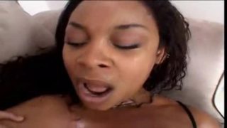 Bonny busty black slut is giveing a friendly blowjob