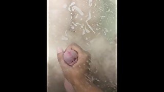 18 yo gets handy in bathtub by sexy 21 yo