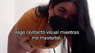 Hago contacto visual mientras me meto los dedos, muestro mis enormes senos,tetas naturales.